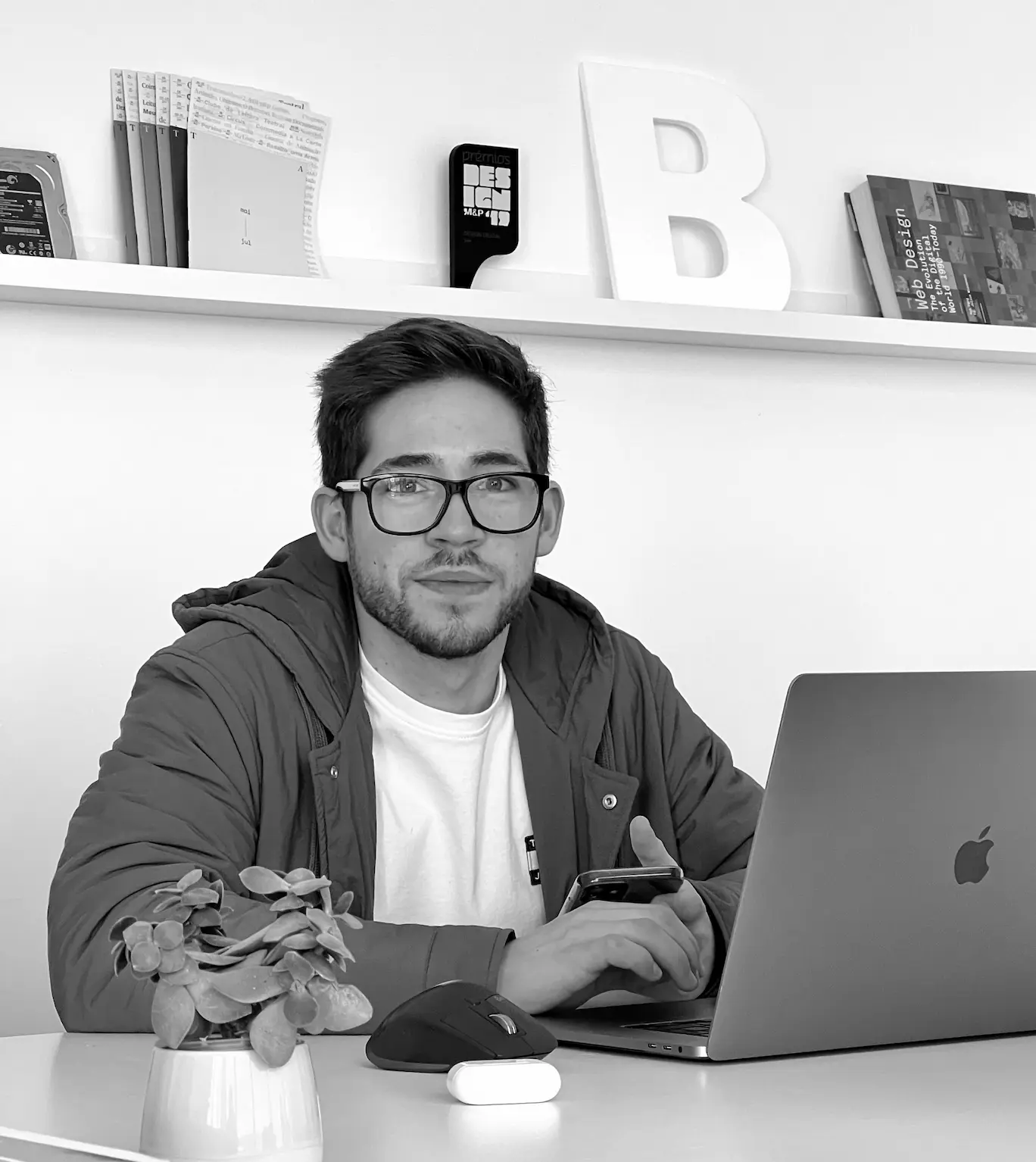 Alexandre at Büro's office